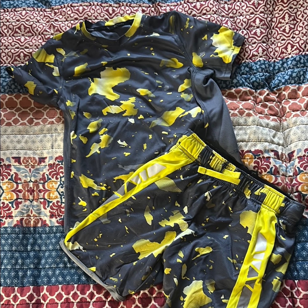 Russell Athletic Camouflage Set in Yellow and Gray